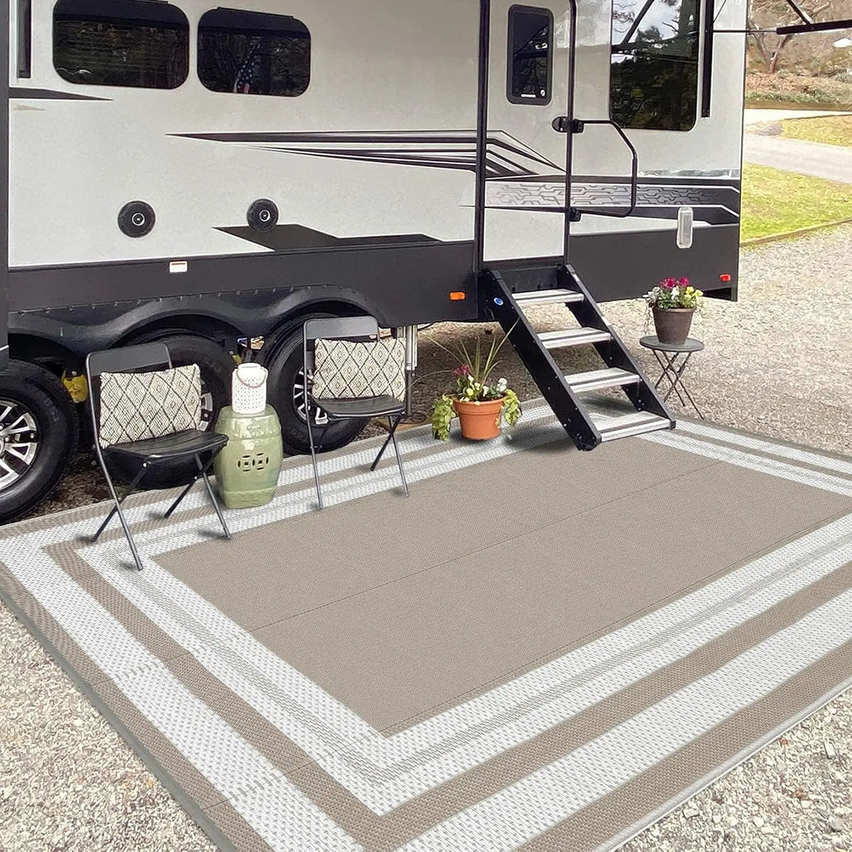 TWISTER Outdoor Waterproof Reversible Plastic Area Rug